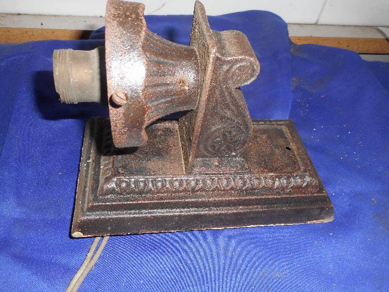 lot 109 image: CAST IRON ANTIQUE OUTSIDE LIGHT FIXTURE AND GLOBE