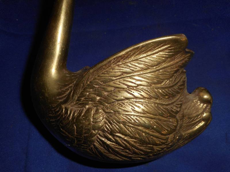 lot 130 image: ANTIQUE BRASS SWAN PLANTER