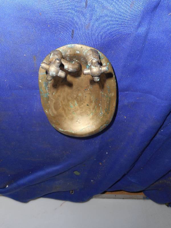 lot 139 image: SOLID BRASS BATHRUB
