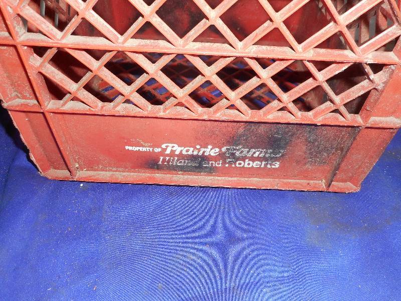 lot 146 image: COLLECTIBLE PRARIE FARMS TOTE