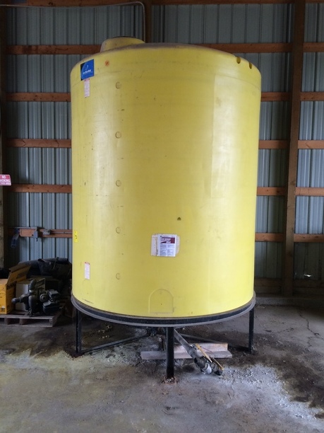 3,000 gal Vertical Poly Tank