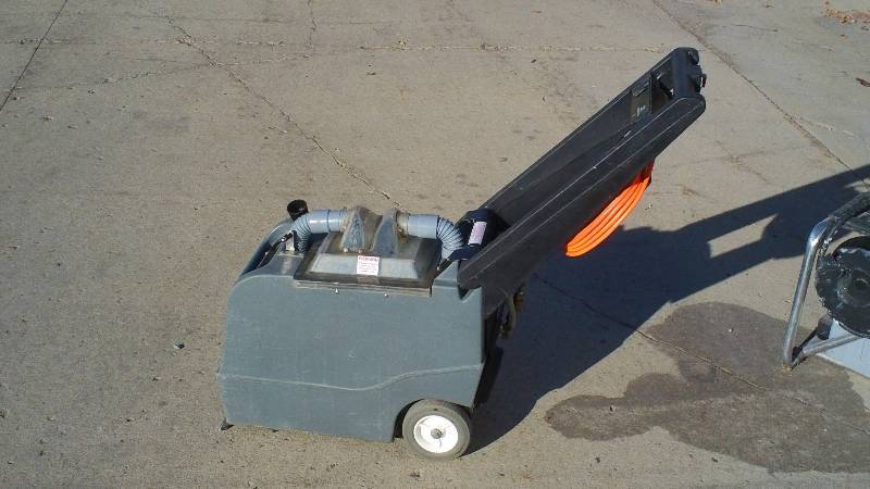 Carpet cleaner