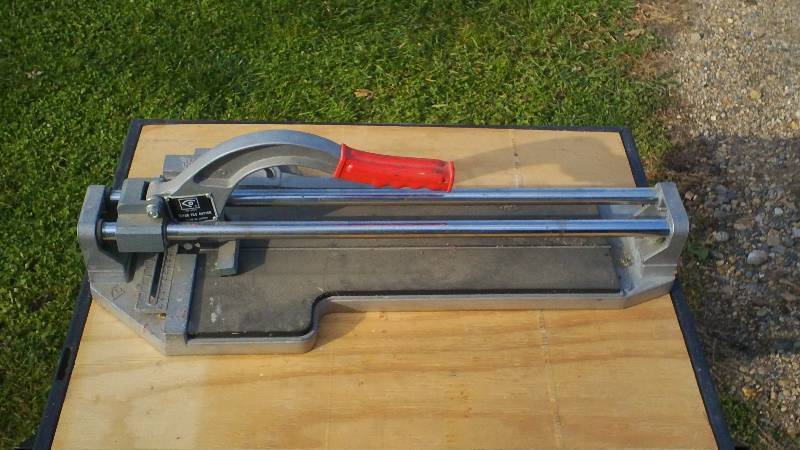 Tile cutter