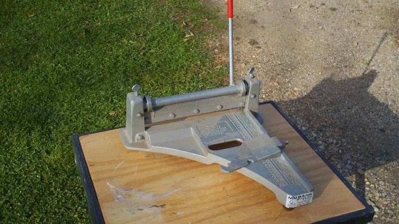 Tile cutter
