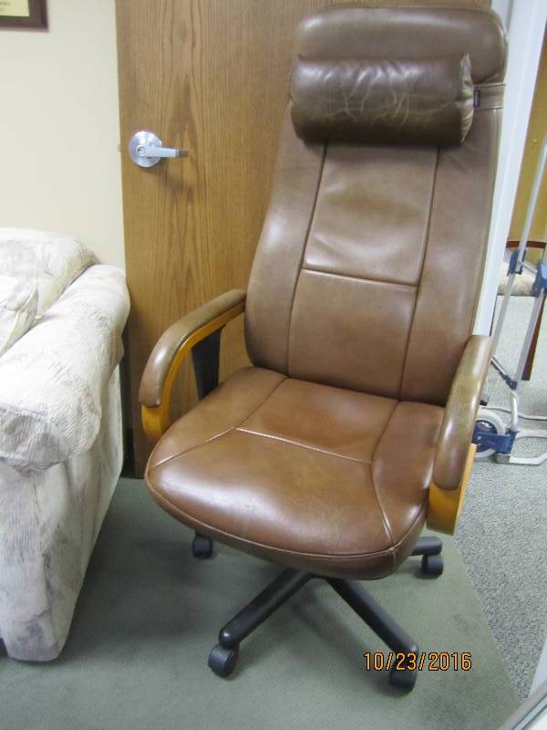 Nice leather tall back swivel adjus...