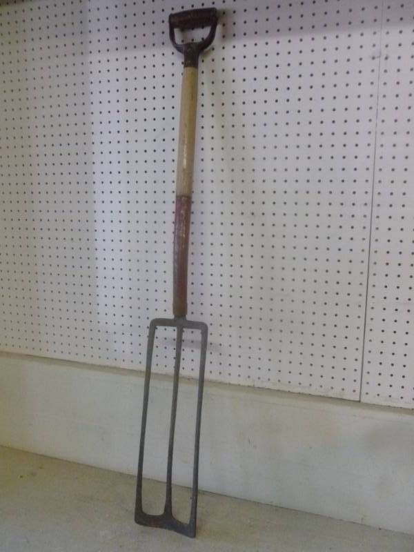 Tiling Shovel