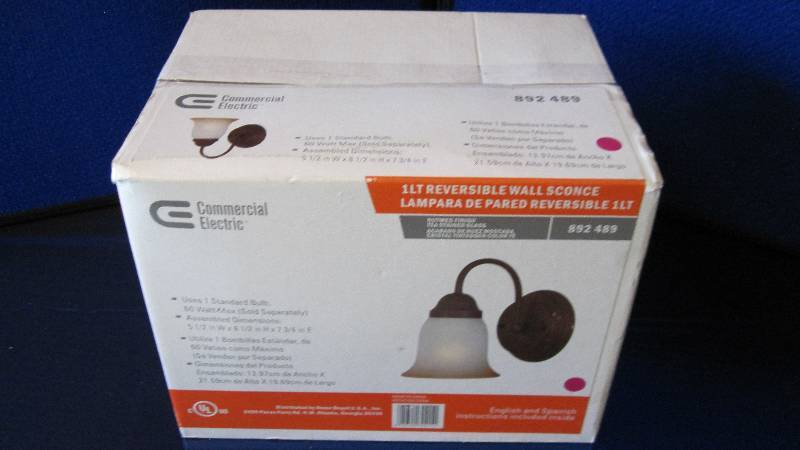 Reversible wall sconce