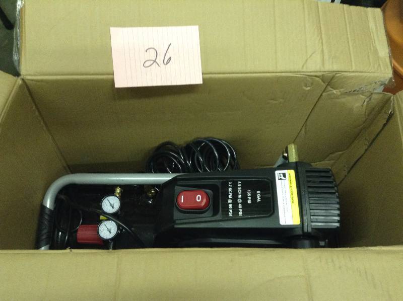 lot 26 image: Husky 8 Gal Oil Free Air Compressor