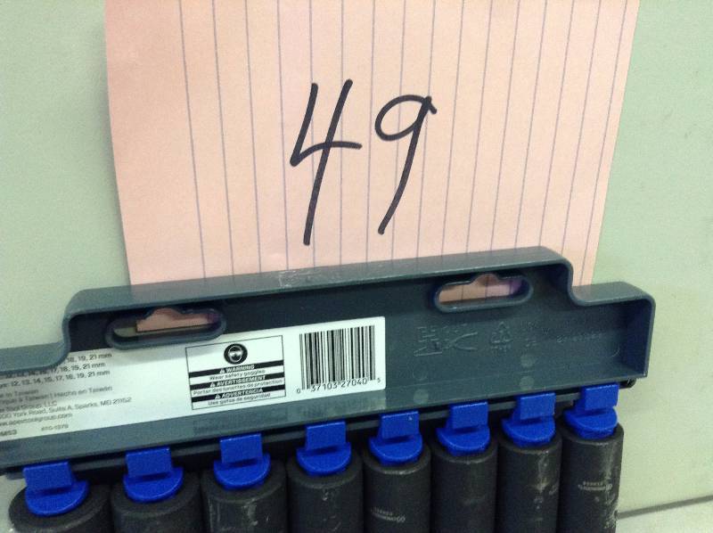lot 49 image: Crescent 12 Drive 8 PC impact socket set