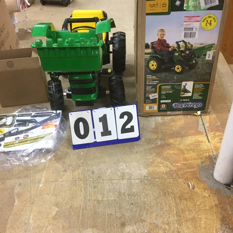 Peg Peregro John Deere Loader