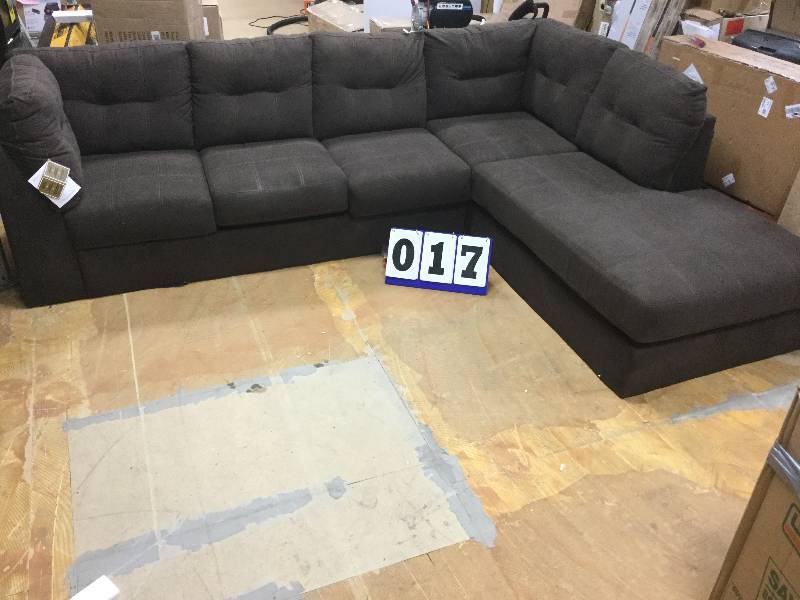 BenchCraft Sectional Living Room - damaged on one piece - Easy to fix for a handy person