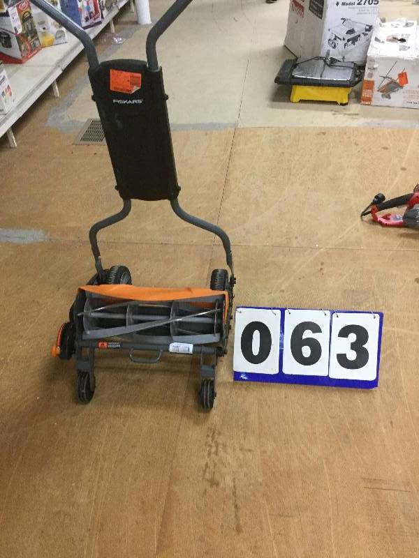 Fiskars Momentum Walk Behind Lawnmower in working conditions