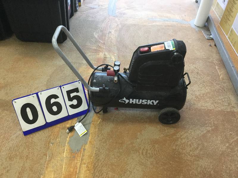 Husky 8 Gal. Portable Oil Free Electric Air Compressor in good working condition