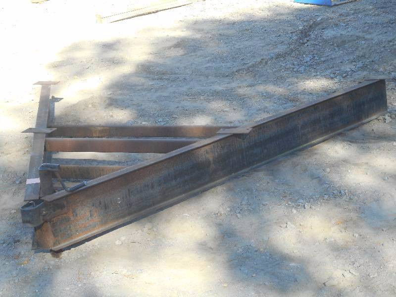 lot 8 image: Trailer House TongueHitch, 2 516...