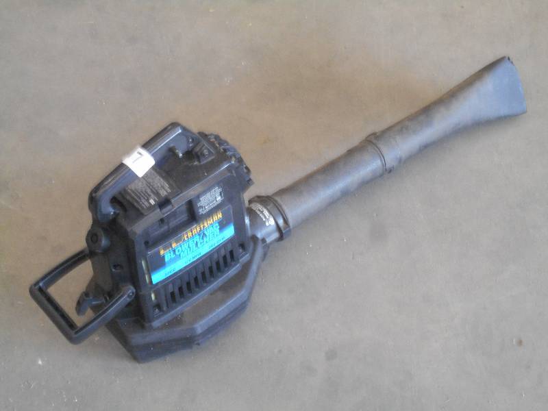 lot 17 image: Craftsman 32cc Handheld Blower, Has...