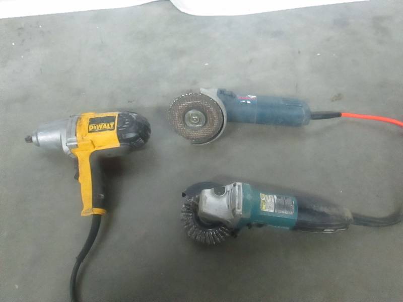 lot 31 image: DeWalt Impact Wrench, Makita Angle Grinder and Bosch Angle Grinder