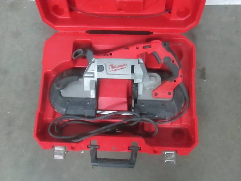 lot 26 image: Milwaukee Deep Cut Band Saw