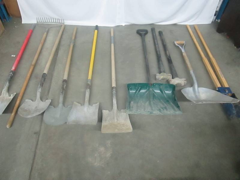 lot 51 image: Multiple Shovels and Construction Equipment