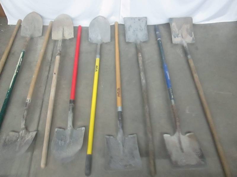 lot 50 image: Multiple Shovels and Construction Equipment