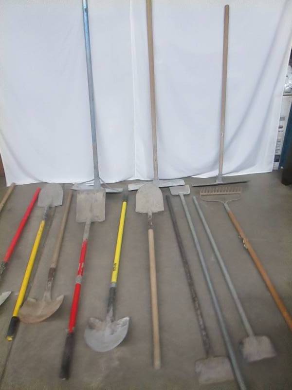 lot 49 image: Multiple Shovels and Construction Equipment
