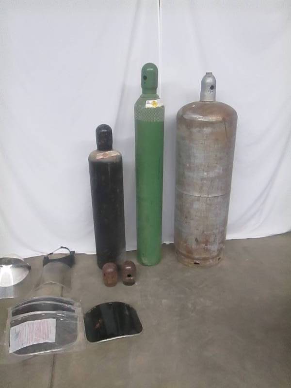 lot 12 image: Oxygen Tank Set with Welding HelmetsScreens