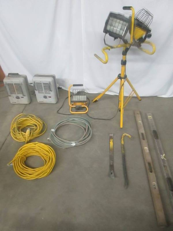 lot 67 image: Heaters, Extension Cords, Lights, Crow Bars and Levels