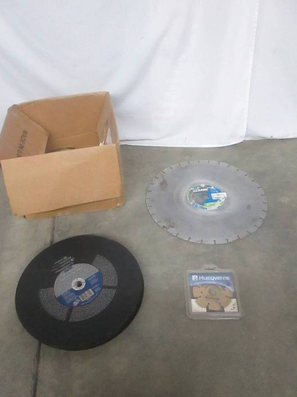 lot 48 image: Saw Blades