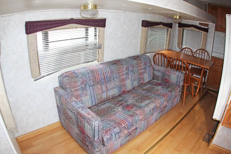 lot 0006 image: 1998 Gulfstream Conquest Fifth Wheel