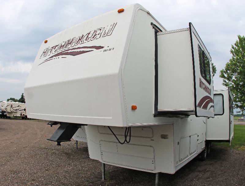 lot 0012 image: 1997 Nu Wa Hitchhiker II 31RL Fifth Wheel