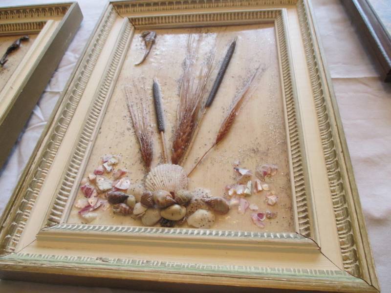 (4) Wall Hangings