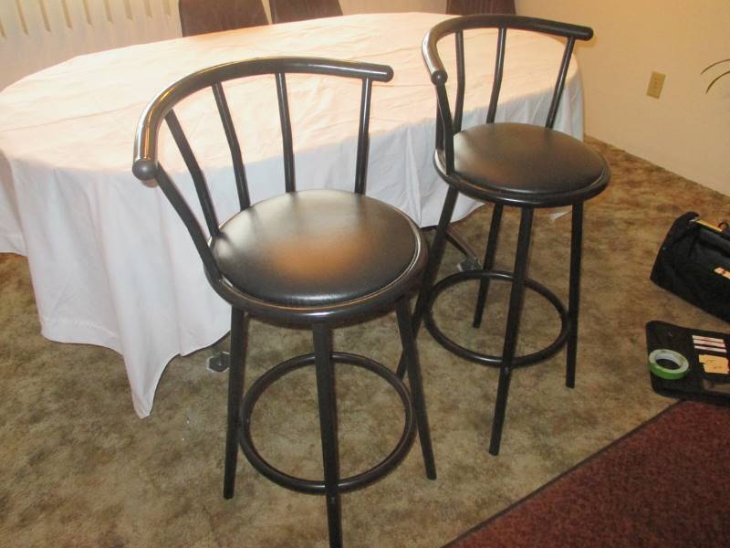 (2) Swivel Bar Stools