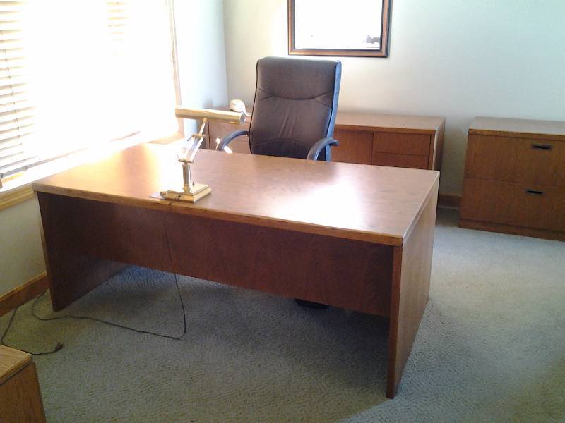 lot 1 image: Executive Home Office Furniture Set