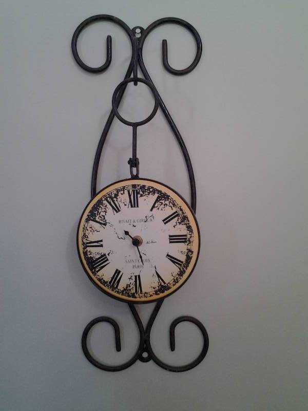 lot 4 image: Hanging Metal Frame Wall Clock (20 Inches)