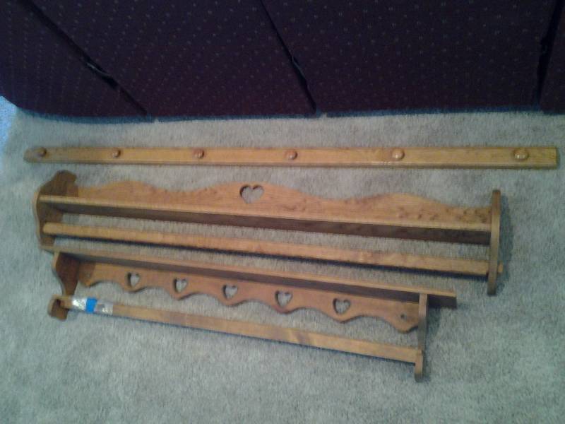 lot 8 image: 3-Oak Wall ShelvesQuilt Display Racks