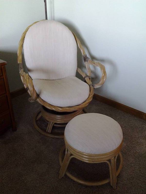 lot 9 image: Alexvale Rattan Swivel Rocker & Ottoman, 1-Floor Lamp
