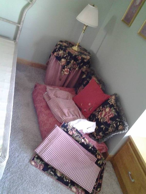 lot 13 image: King Size Bedding Set, Table With Matching Cover, Lamp, 2-Pictures