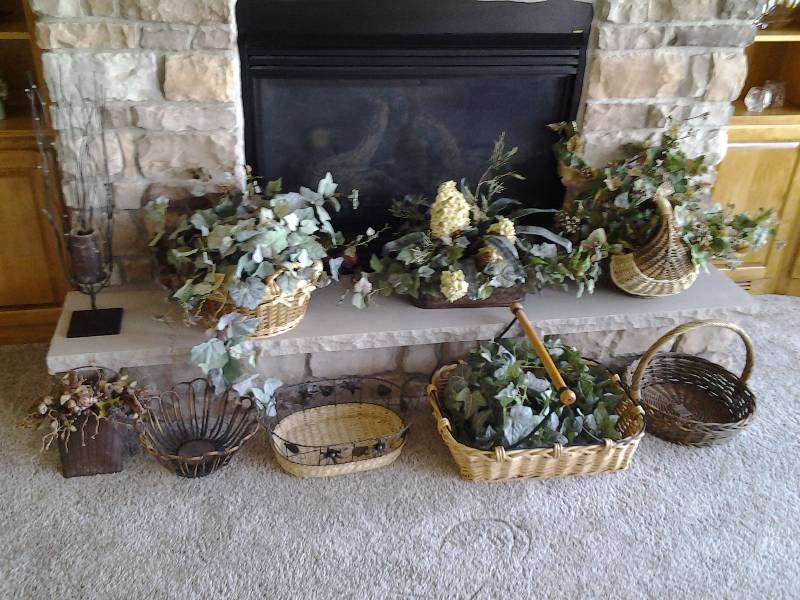 lot 19 image: Lot Of Assorted Baskets & Greenery (9-Pieces)