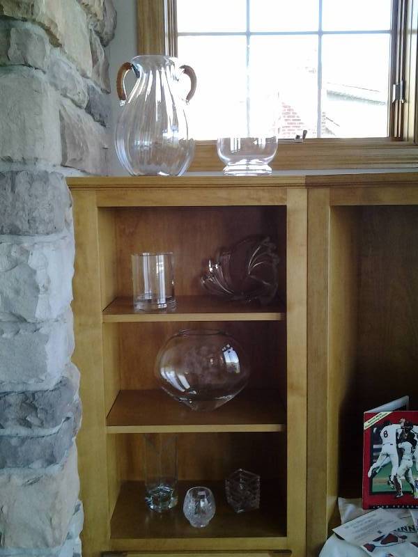 lot 22 image: 8-Pieces  Assorted Glass Vases