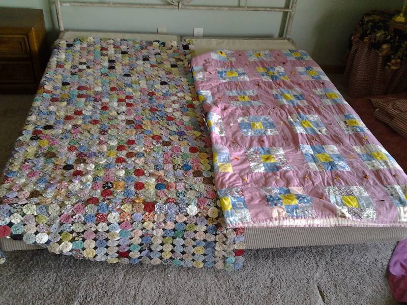 lot 29 image: 2-Vintage Hand Made Quilts