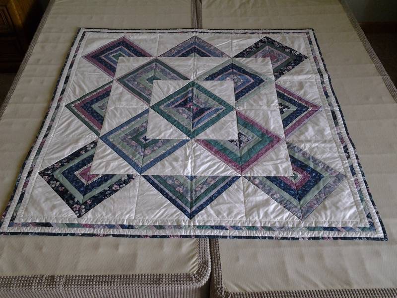 lot 36 image: Hand Made Quilt 54x54