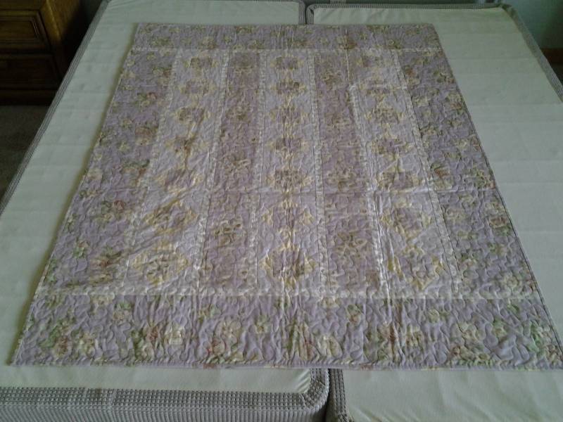 lot 37 image: Hand Made Quilt 65x51