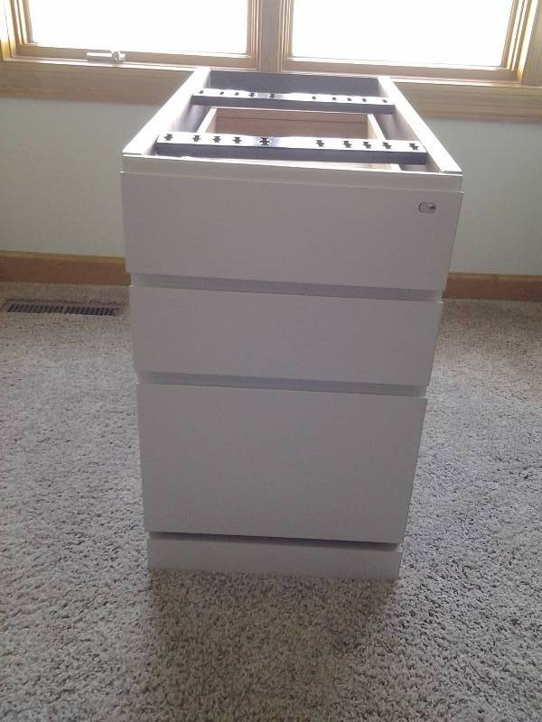 lot 40 image: 3-Drawer Craft Organizer Cabinet 16x31x26