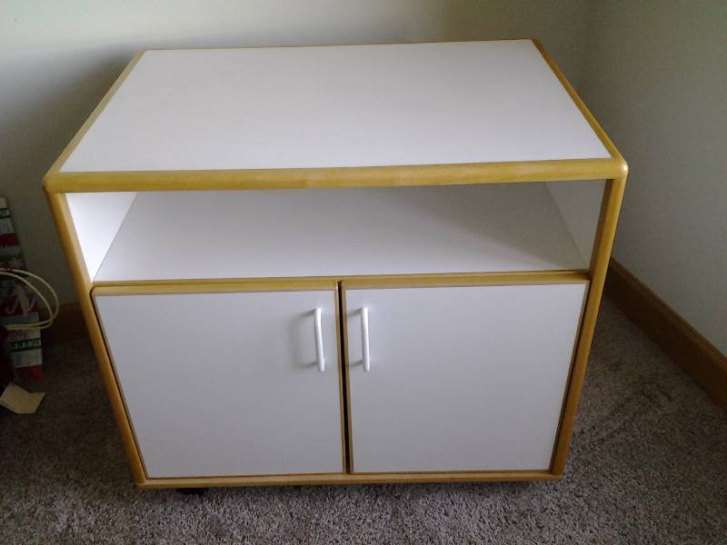 lot 41 image: White Storage Cabinet On Wheels 20x28x26