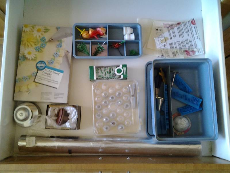 lot 78 image: Drawer Full Of Cake Decorating Supplies