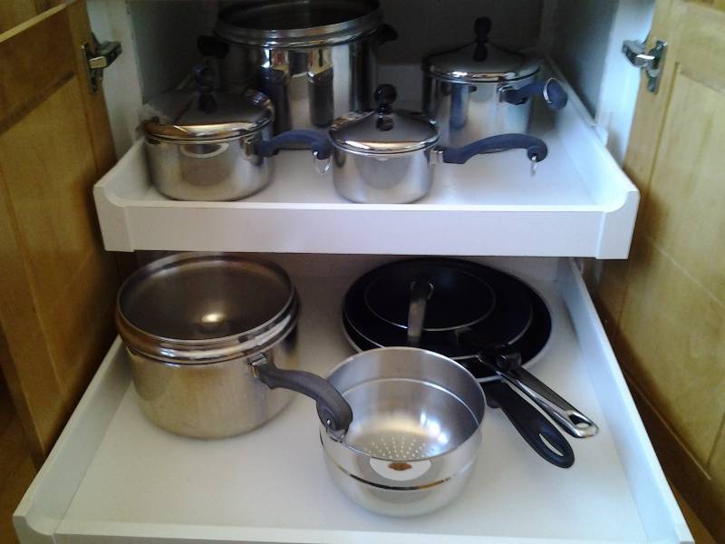 lot 84 image: Revere Ware Pots & Pans, Other Skillets
