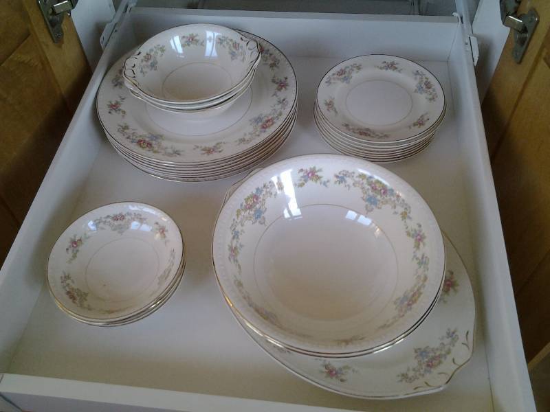 lot 90 image: Vintage Homer Laughlin Egg Shell Dishes