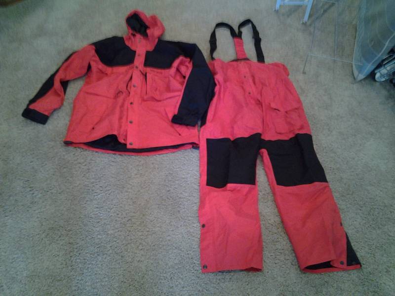 lot 125 image: Stearns 2-Piece Rain Suit Size XL