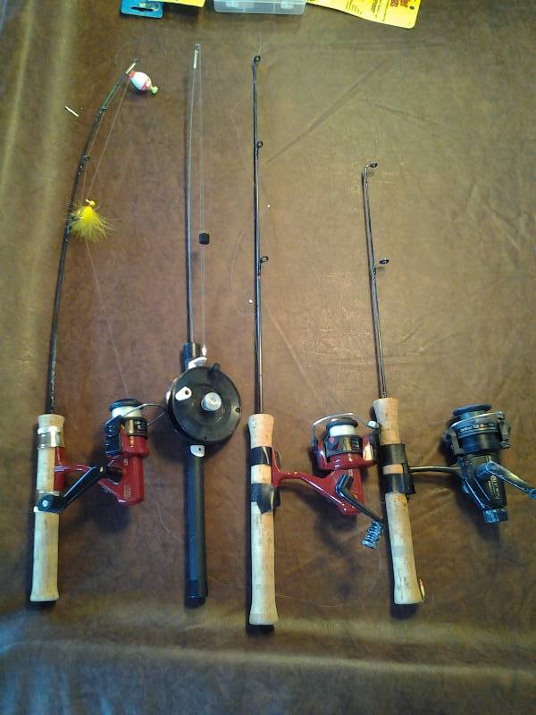 lot 126 image: 4-Ice Jig Sticks