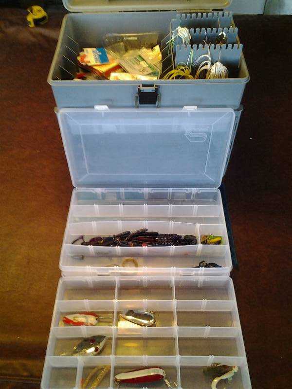 lot 133 image: Plano Guide Series Tackle Box With Misc Contents (Red Eye, Daredevil, Rubber Worms)