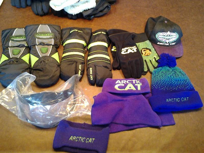 lot 165 image: Mitts, Gloves, Hats, Extra Face Shield (Arctic Cat)